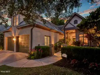 Completely Updated Mews Villa in Landfall Eastwood