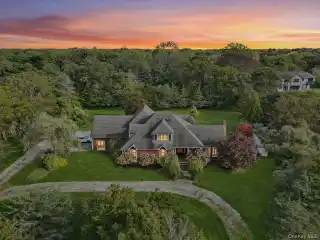 Captivating Post-Modern Residence