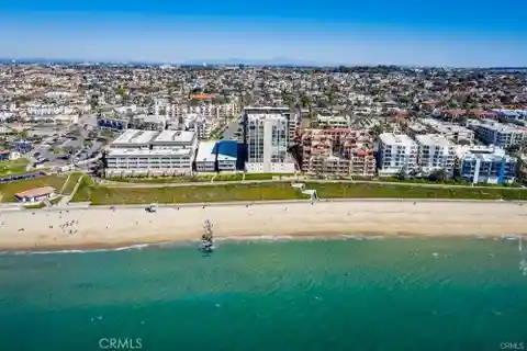 Top-Floor Penthouse with Sweeping Views