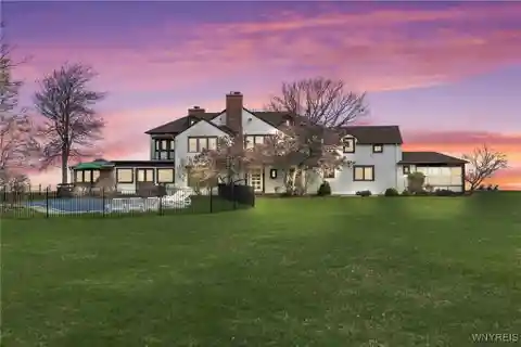 Tranquil and Luxurious Lakefront Estate