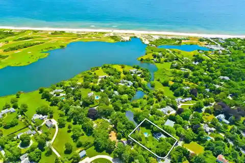 Warm and Inviting Rental in a Tranquil Setting
