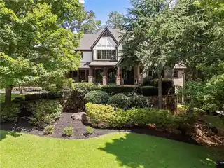 Perfect Blend of Timeless Sophistication and Relaxed Luxury