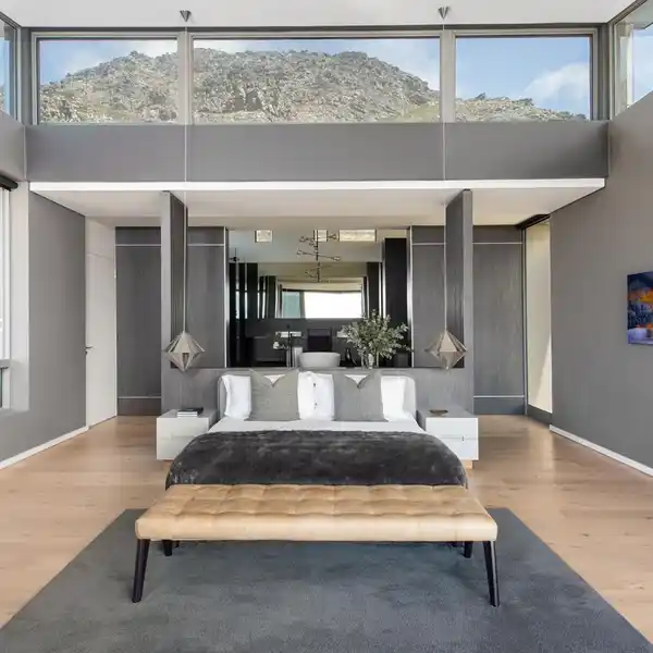 LUXURY RETREAT WITH BREATHTAKING VIEWS