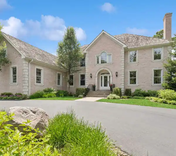 SHOW-STOPPING GEORGIAN RESIDENCE IN LAKE BLUFF