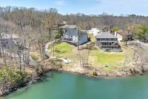 Your Own Slice of Lakefront Paradise