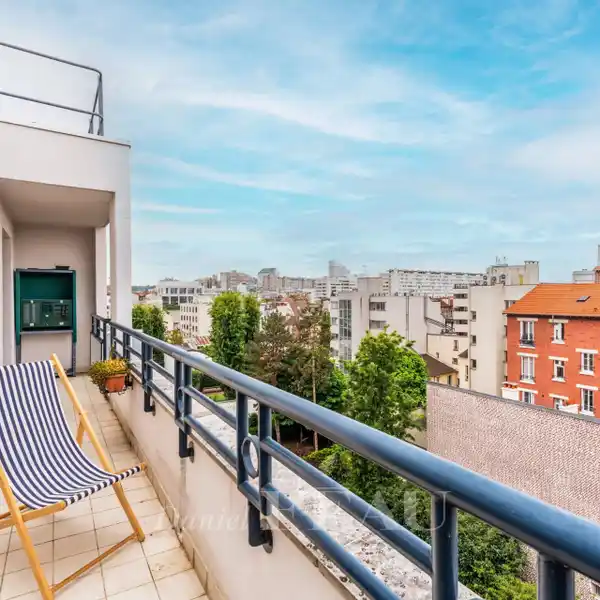 LOVELY APARTMENT WITH LARGE TERRACE
