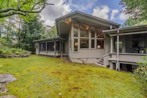 Mid-Century Modern Masterpiece with Stunning Mountain Views