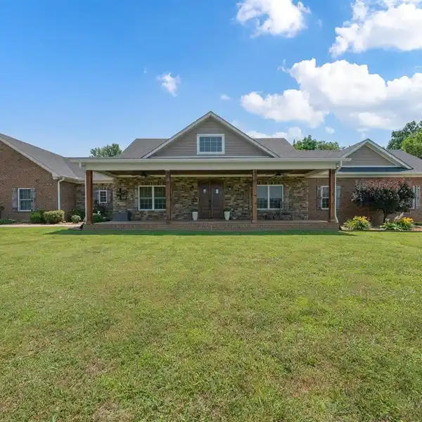 BEAUTIFUL COUNTRY HOME