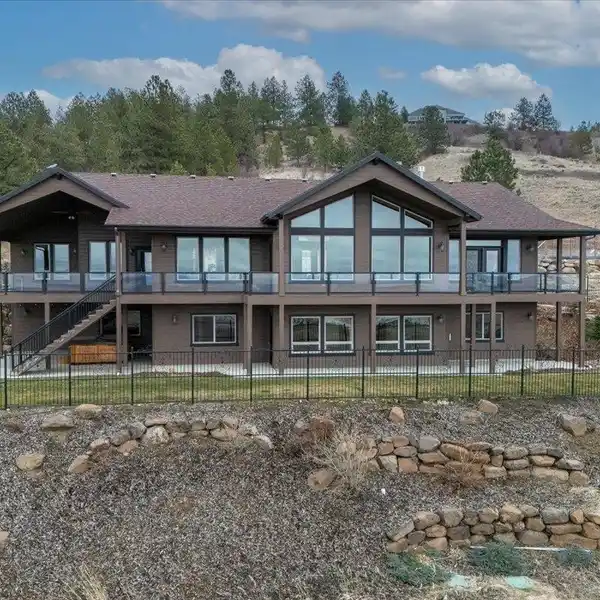 INCREDIBLE CUSTOM CRAFTSMAN ESTATE NEAR LIBERTY LAKE