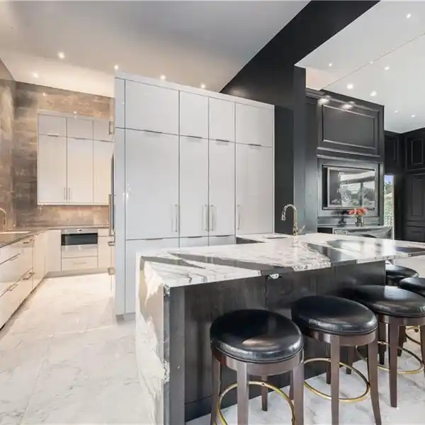 ICONIC SOUTH PLAZA PENTHOUSE