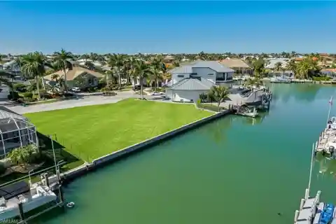 Spectacular Direct Access Waterfront Homesite