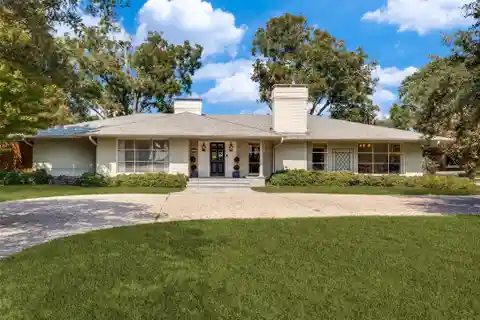 Expansive Living with Sunlit Spaces and Style