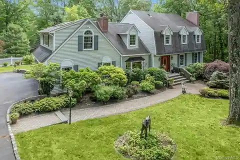 Sprawling Colonial on a Peaceful Cul-De-Sac