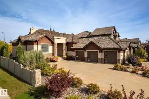 Luxury Walkout Bungalow in Upper Windermere
