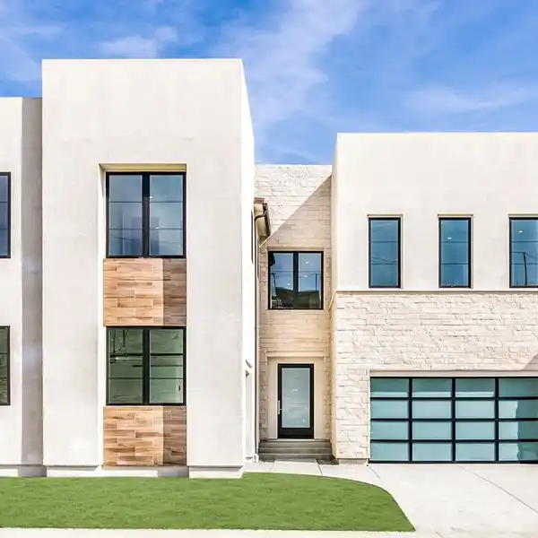 MODERN ESTATE IN EXCLUSIVE WESTCLIFFE
