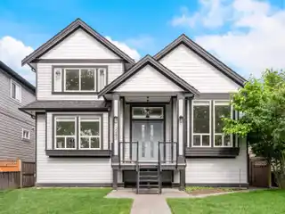 Comfort and Style in a Prime Location