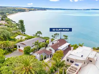 Serene Coastal Retreat with Panoramic Ocean Views