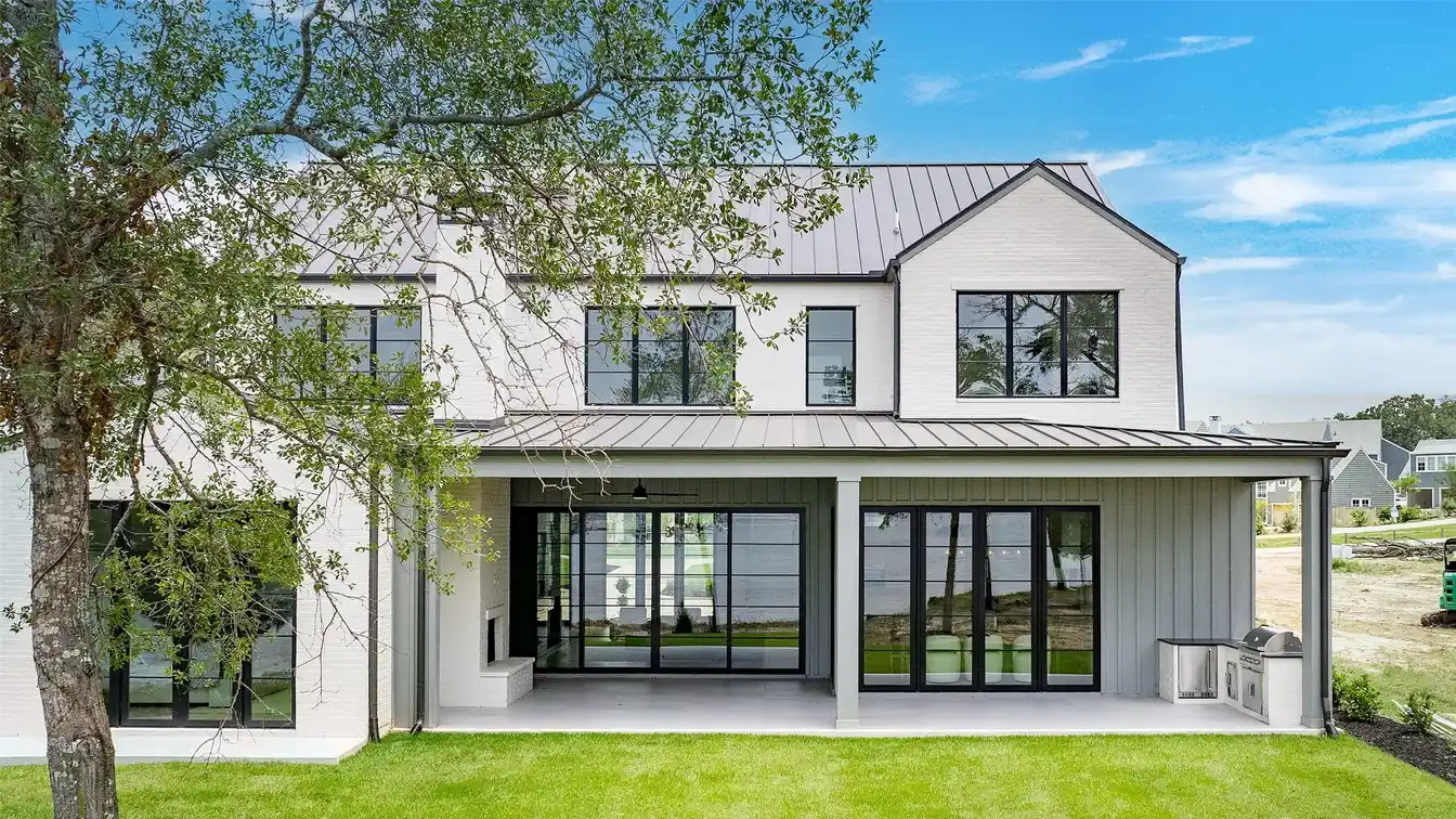 Exceptional Residence in Gated Long Cove