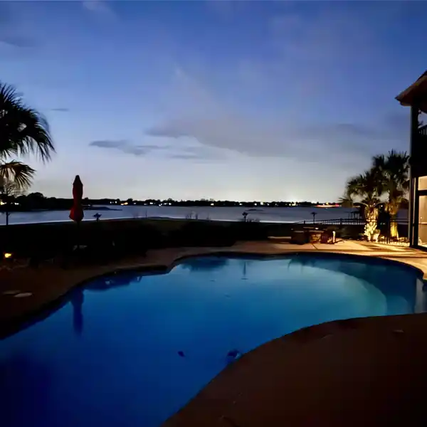 IMPRESSIVE LAKEFRONT HOME