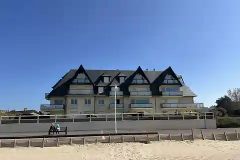 Elegant Seafront Flat with Three Balconies