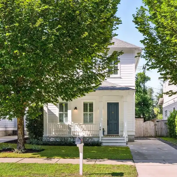 MOUNT PLEASANT GEM STEPS FROM SHEM CREEK