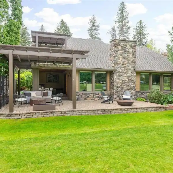 LUXURY LIVING AT HAYDEN LAKE COUNTRY CLUB