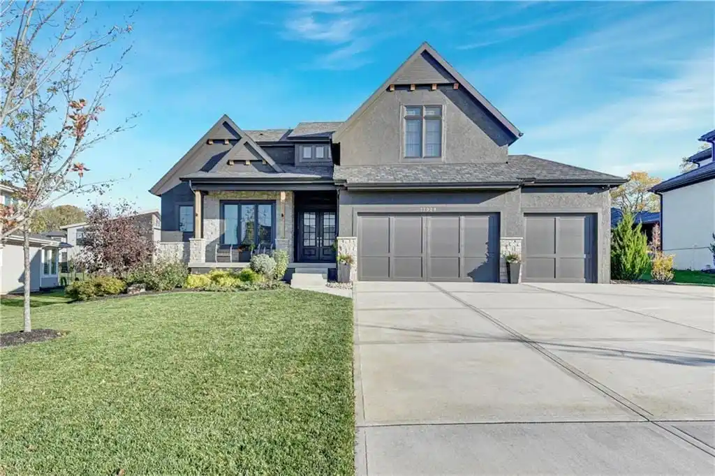 Stunning Home with Blend of Luxury and Functionality