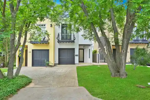 Gorgeous Jewel Box in a Boutique Community