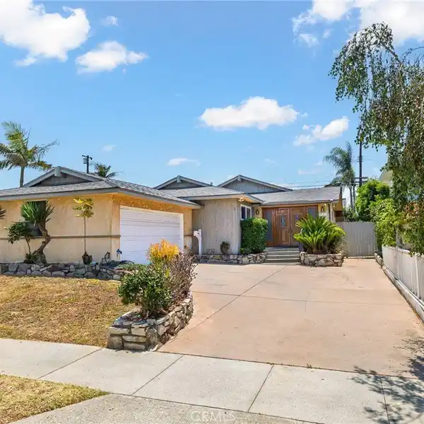 CHARMING CUSTOM HOME IN A QUIET NEIGHBORHOOD