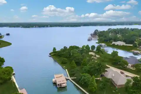 Delightful Cedar Creek Waterfront Home