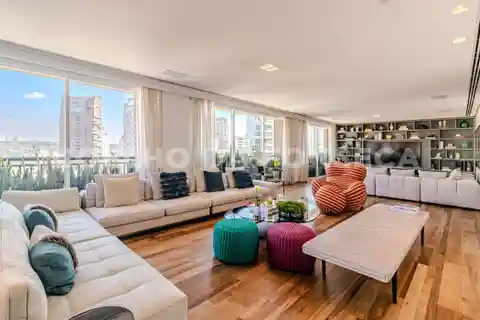 Gorgeous Penthouse in a Sought-After Location