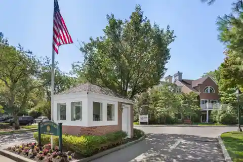 Bright and Spacious End Unit at the Gables