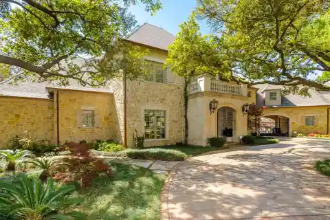 Cornerstone Property in Preston Hollow