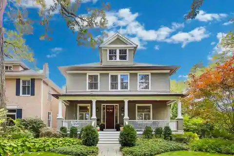 East Wilmette Manor with Expansive Entertainer’s Grounds