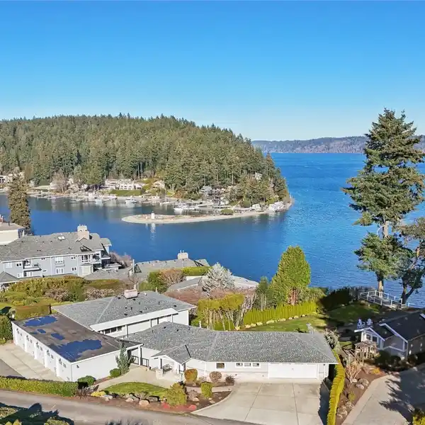 EXQUISITE DOWNTOWN GIG HARBOR CONDO WITH PANORAMIC VIEWS