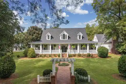 Private Farm Oasis on 12 Acres