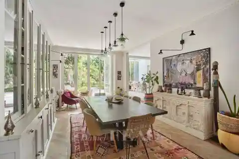 Exceptional Private Mansion on a Peaceful Street