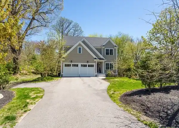 EXCEPTIONAL COLONIAL ON A SCENIC COUNTRY ROAD