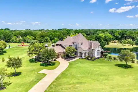 Frenchtown Manor Beauty with Pond Views