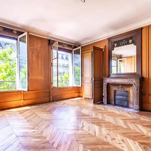 LOVELY APARTMENT IN A BEAUTIFUL STONE BUILDING