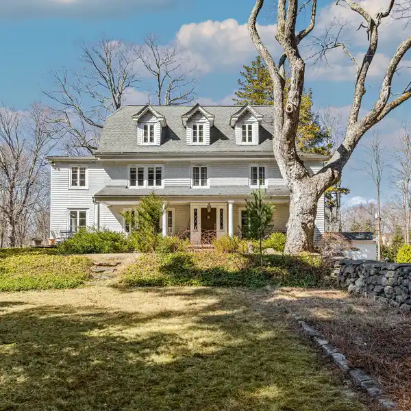EXCEPTIONAL 3.2-ACRE PROPERTY
