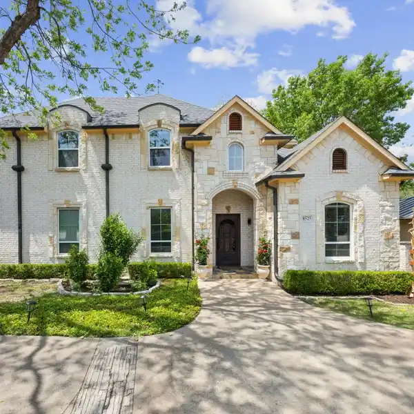 THOUGHTFULLY DESIGNED HOME IN DESIRABLE BRIARWOOD