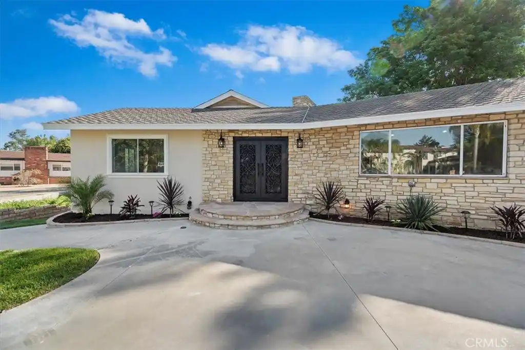 Newly Remodeled Entertainer's Delight