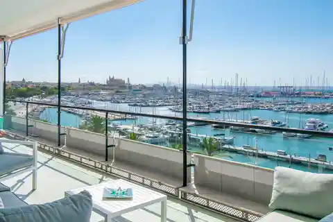 Completely Renovated Apartment on the First Line of the Sea