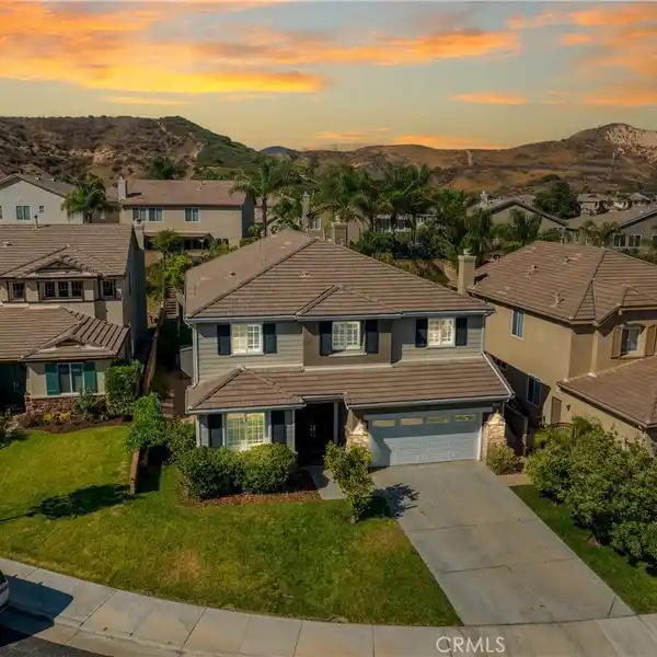 BEAUTIFULLY MAINTAINED HOME ON A QUIET CUL-DE-SAC