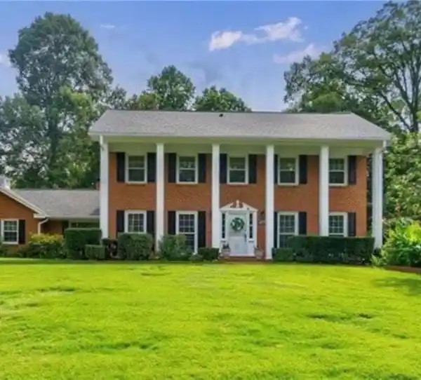 BEAUTIFUL HOME IN SANDY SPRINGS