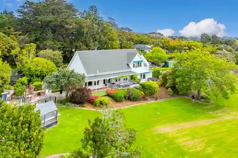 Stunning Property in Sought-after Coastal Location