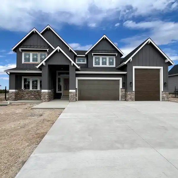 SPACIOUS NEW CONSTRUCTION IN RIVERWOOD