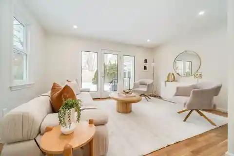 Newton Corner Gem