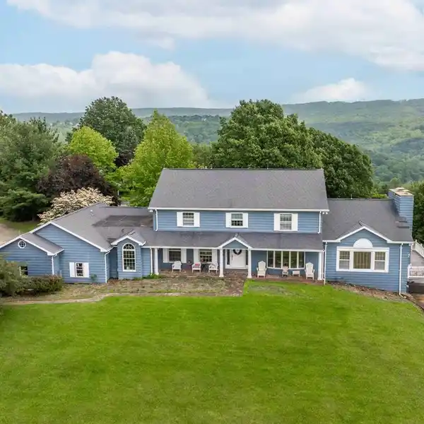 SPACE AND PRIVACY ON 4.5 ACRES